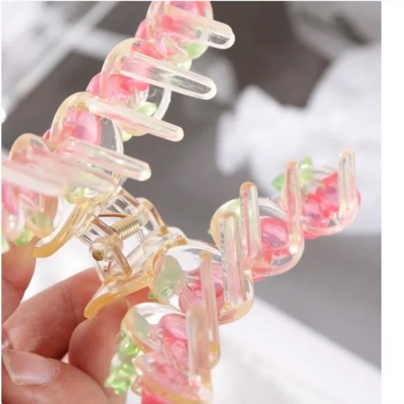 ❤️ FREE Cherry Fruit Hair Chic Glam Girly Modern Trendy Minimalist Hip Claw Clip - Picture 3 of 5